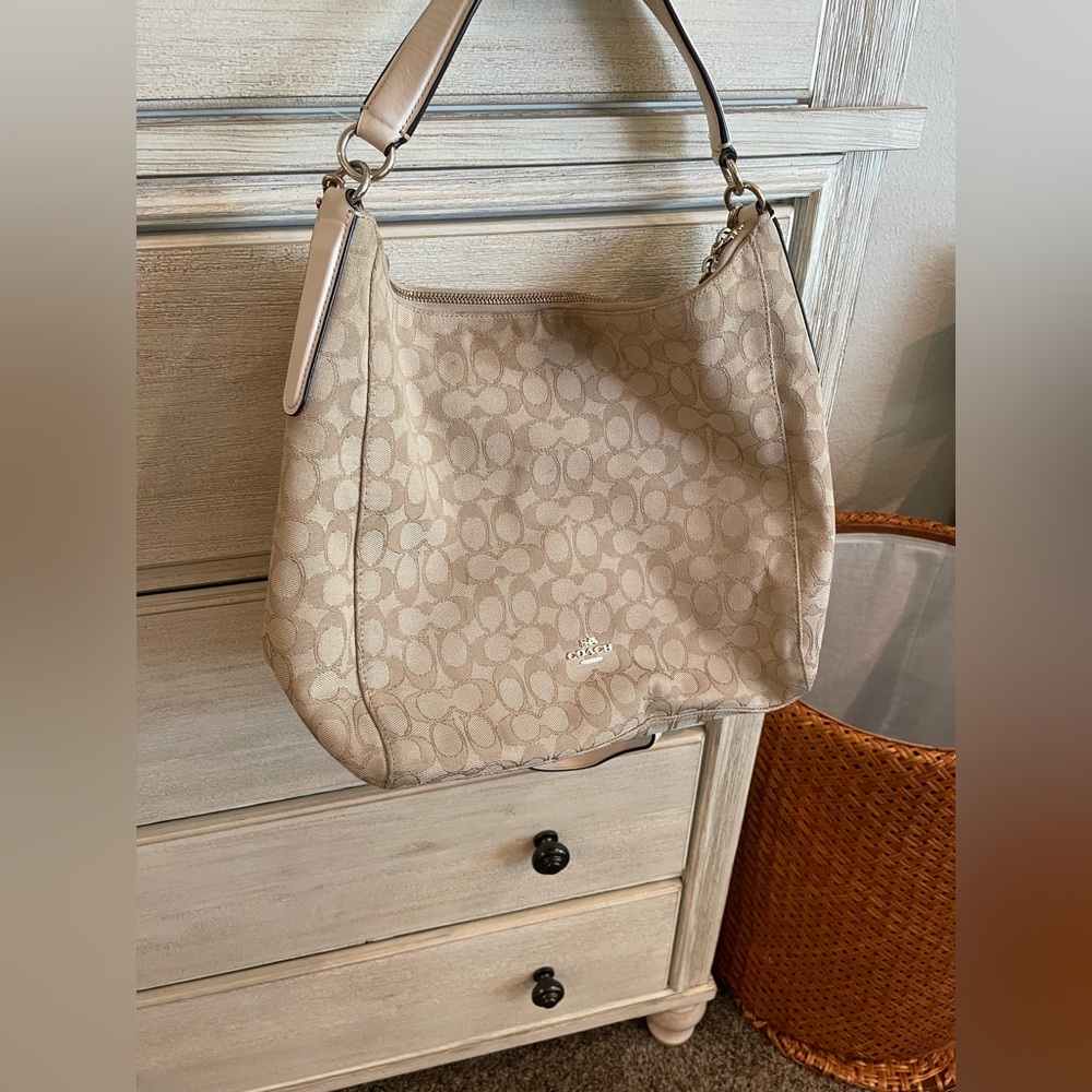Coach hand bag.